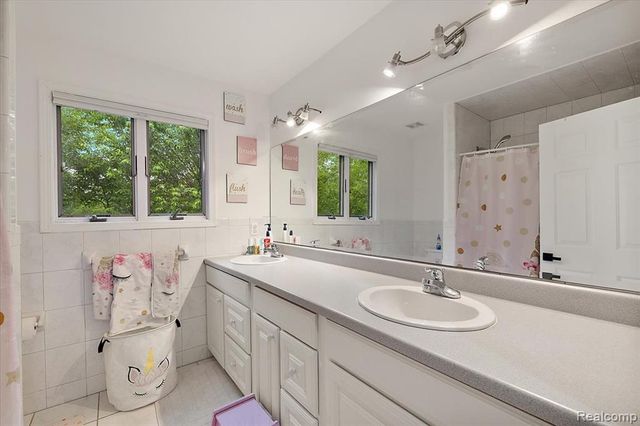 4700 Botany Glen, Commerce Twp, MI 48382