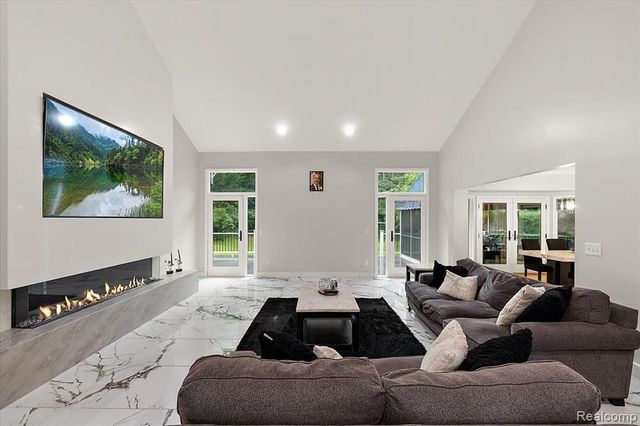 4700 Botany Glen, Commerce Twp, MI 48382