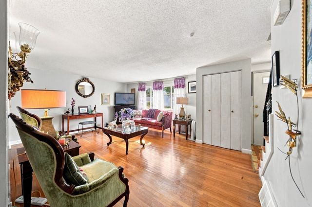 75 Mark Ter 75, Randolph, MA 02368