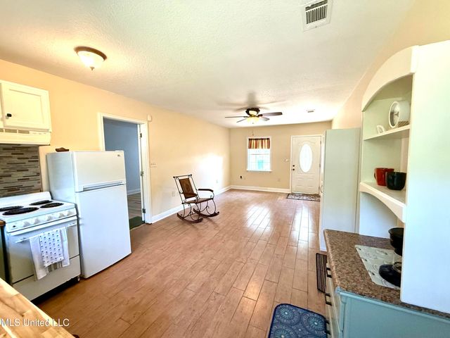 2006 Eden Street, Pascagoula, MS 39581