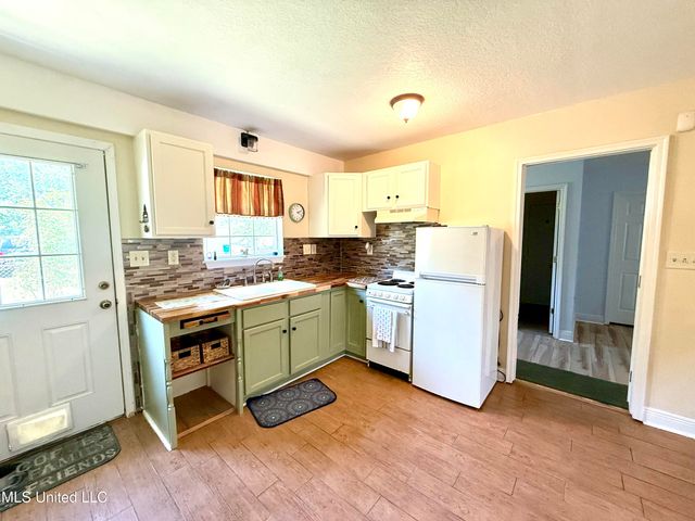 2006 Eden Street, Pascagoula, MS 39581