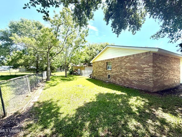 2006 Eden Street, Pascagoula, MS 39581