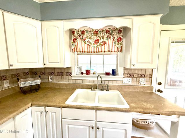 2006 Eden Street, Pascagoula, MS 39581