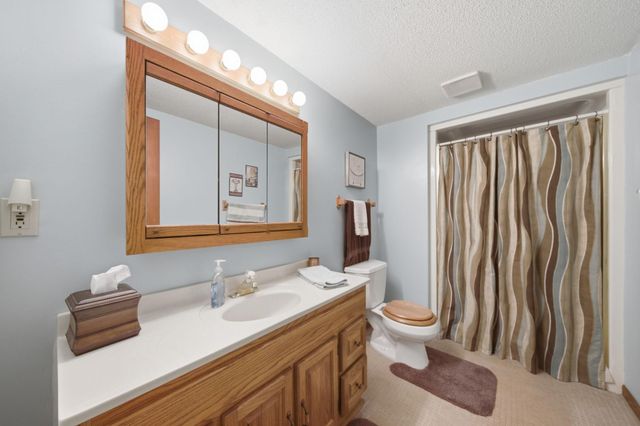 650 Bridle Ridge Road, Eagan, MN 55123