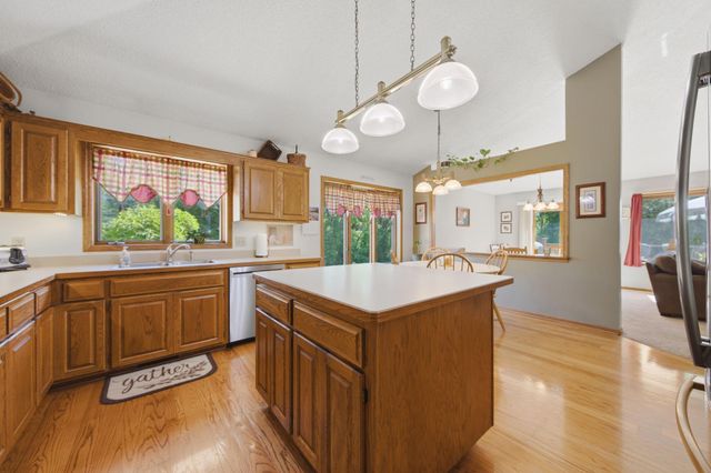 650 Bridle Ridge Road, Eagan, MN 55123