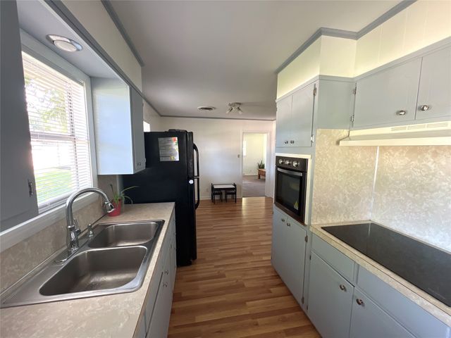 725 E 6th Street, Baird, TX 79504