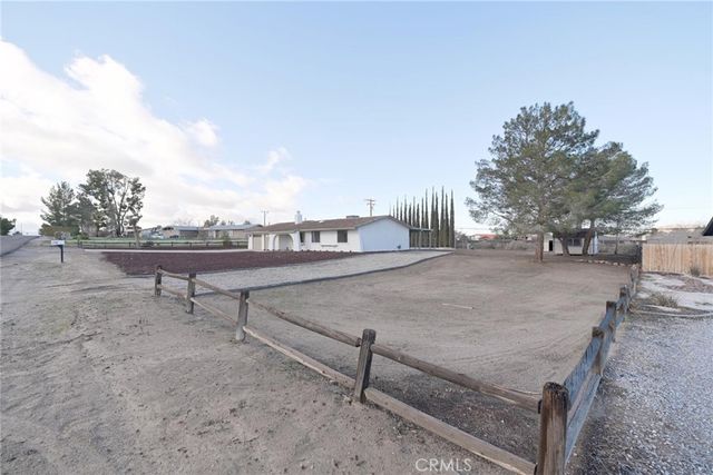 15650 Pohez, Apple Valley, CA 92307