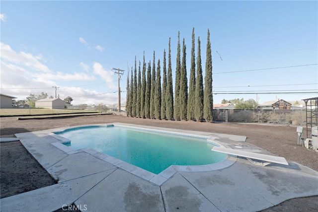 15650 Pohez, Apple Valley, CA 92307