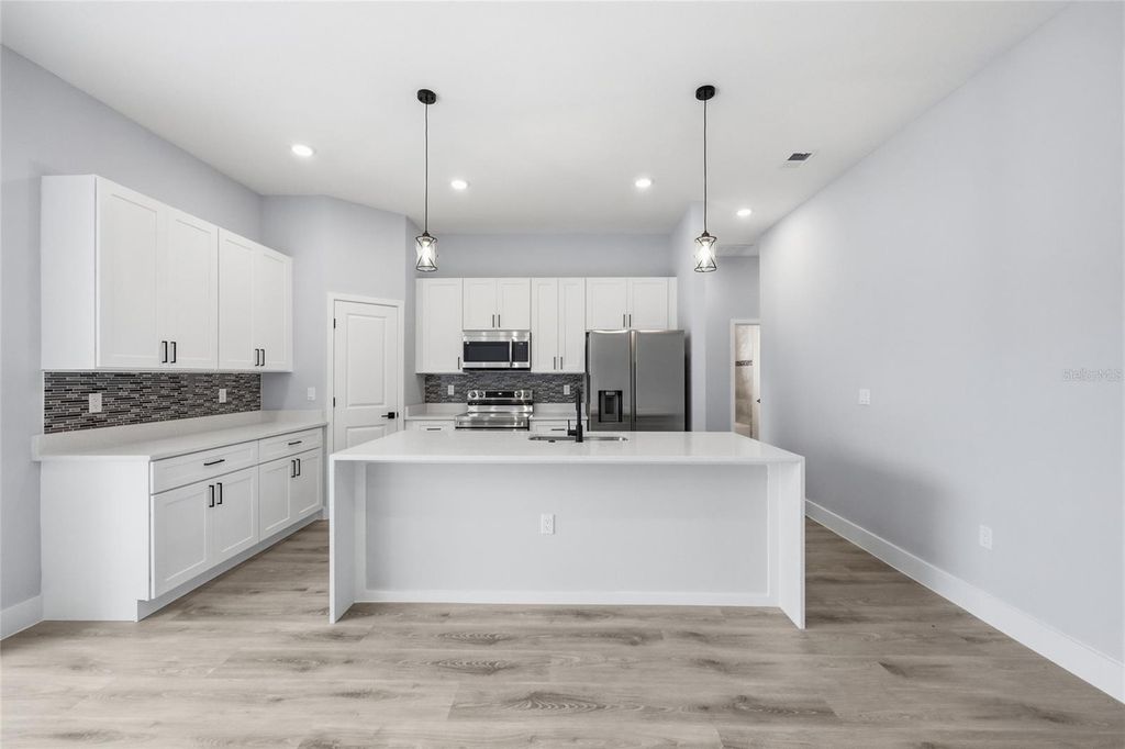 Image 11 of property listing at 13975 SW 27TH COURT ROAD, Ocala, FL 34473