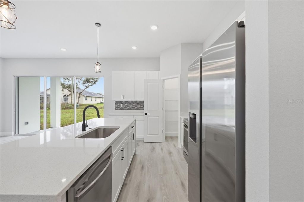 Image 13 of property listing at 13975 SW 27TH COURT ROAD, Ocala, FL 34473