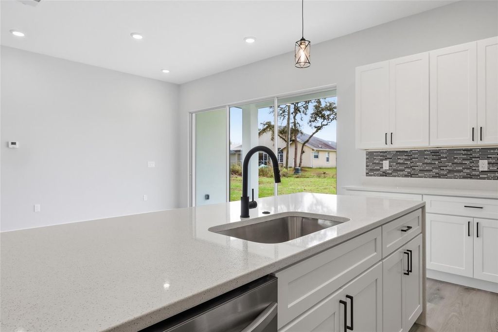 Image 16 of property listing at 13975 SW 27TH COURT ROAD, Ocala, FL 34473