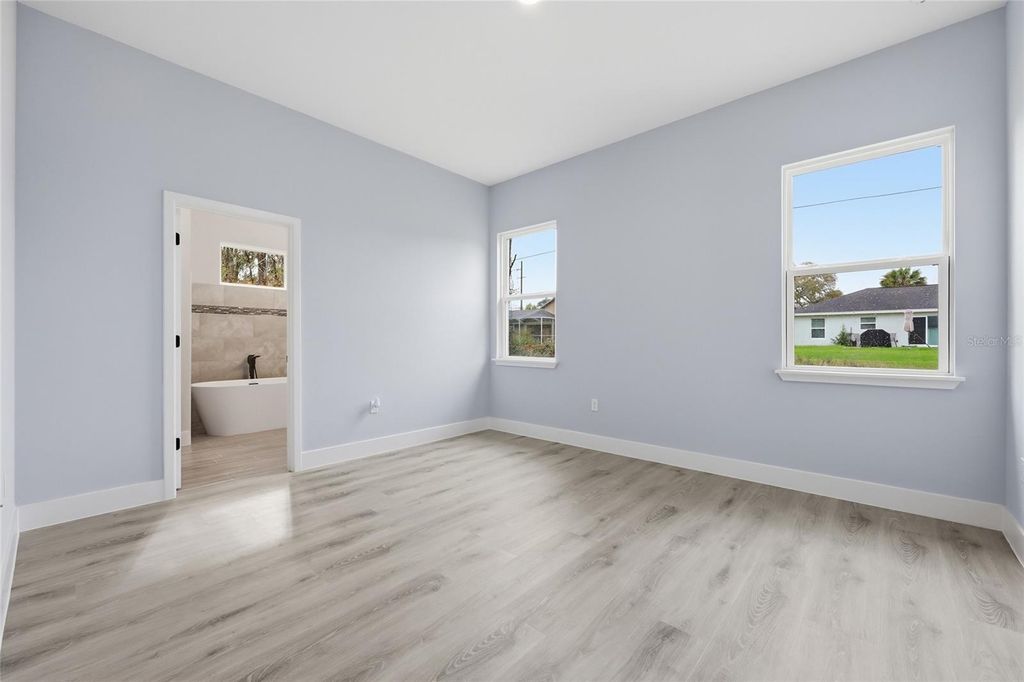 Image 21 of property listing at 13975 SW 27TH COURT ROAD, Ocala, FL 34473