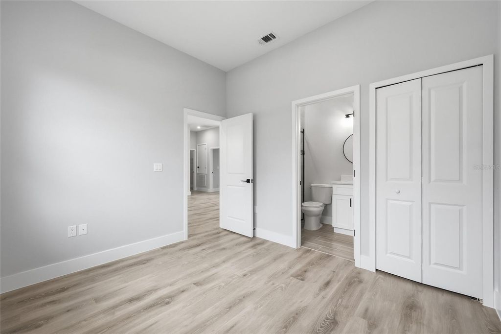 Image 23 of property listing at 13975 SW 27TH COURT ROAD, Ocala, FL 34473