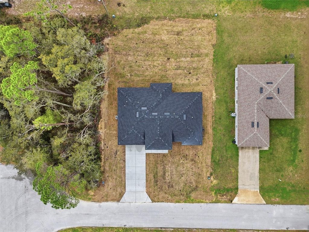 Image 4 of property listing at 13975 SW 27TH COURT ROAD, Ocala, FL 34473