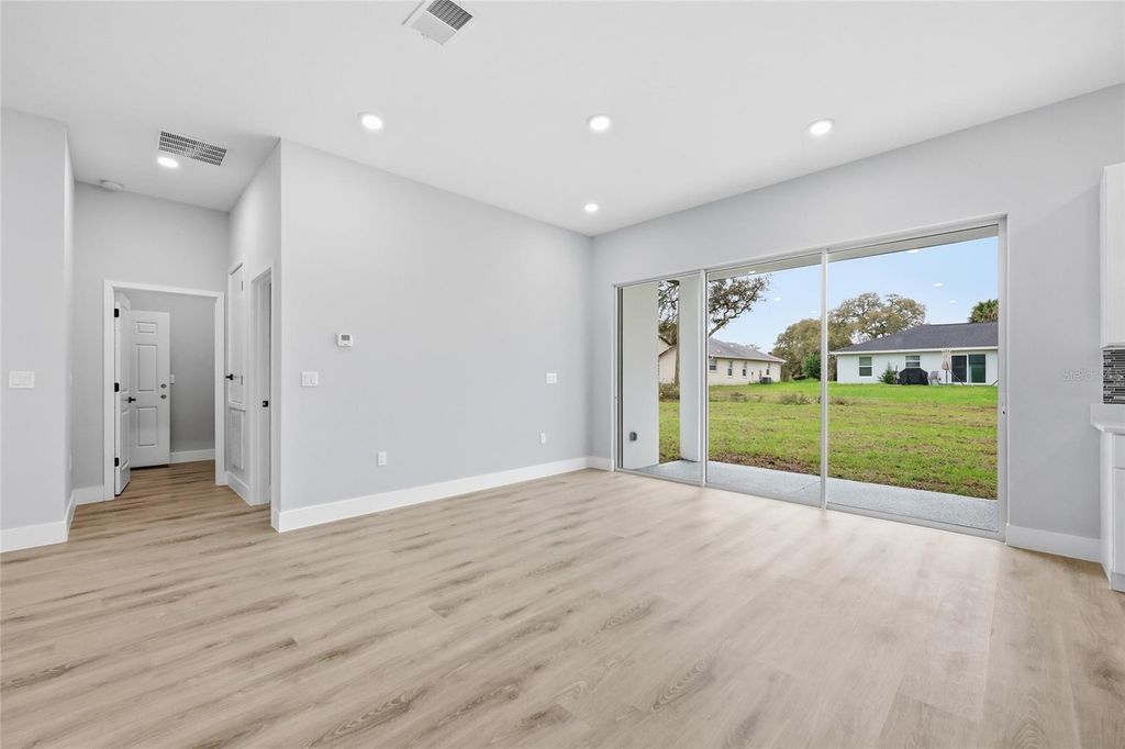 Image 8 of property listing at 13975 SW 27TH COURT ROAD, Ocala, FL 34473