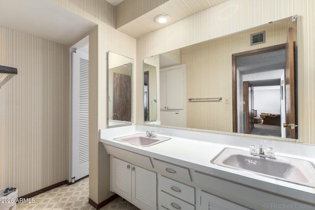 1319 W LAWRENCE Lane, Phoenix, AZ 85021