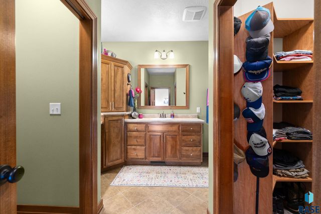 1516 S Kinderhook Ave Avenue, Sioux Falls, SD 57106