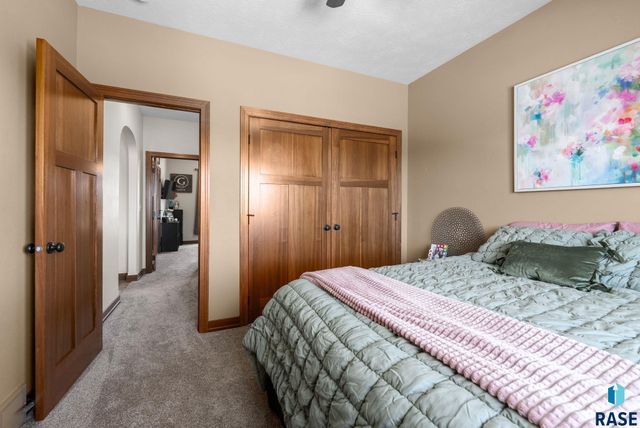 1516 S Kinderhook Ave Avenue, Sioux Falls, SD 57106