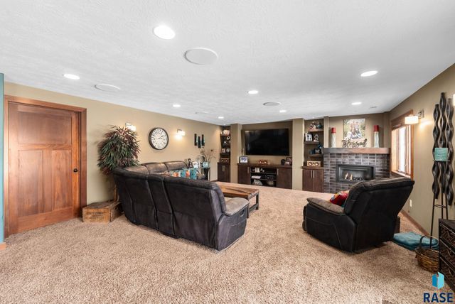 1516 S Kinderhook Ave Avenue, Sioux Falls, SD 57106