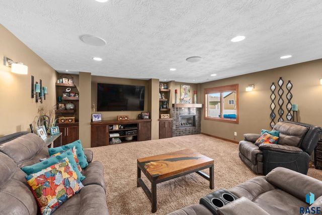 1516 S Kinderhook Ave Avenue, Sioux Falls, SD 57106