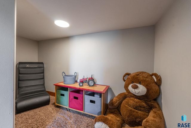 1516 S Kinderhook Ave Avenue, Sioux Falls, SD 57106