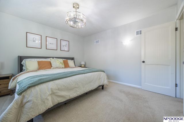 6720 Rexford Drive, Lincoln, NE 68506