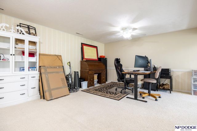 6720 Rexford Drive, Lincoln, NE 68506