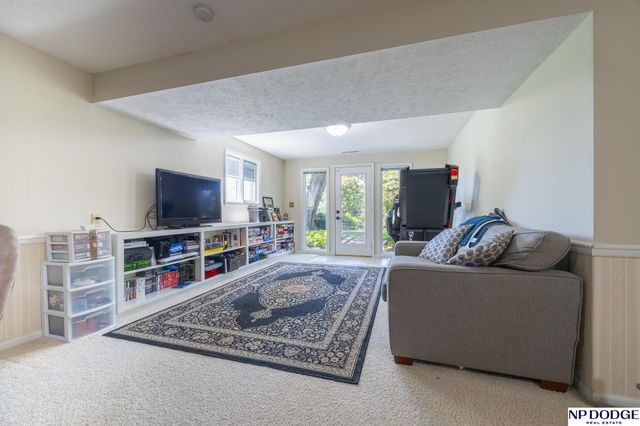 6720 Rexford Drive, Lincoln, NE 68506