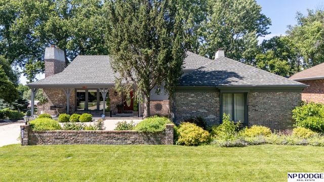 6720 Rexford Drive, Lincoln, NE 68506