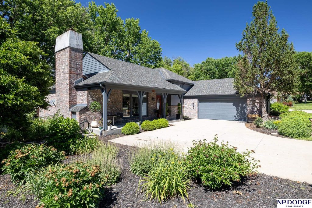 6720 Rexford Drive, Lincoln, NE 68506