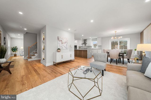 437 GLYNDON ST NE, Vienna, VA 22180