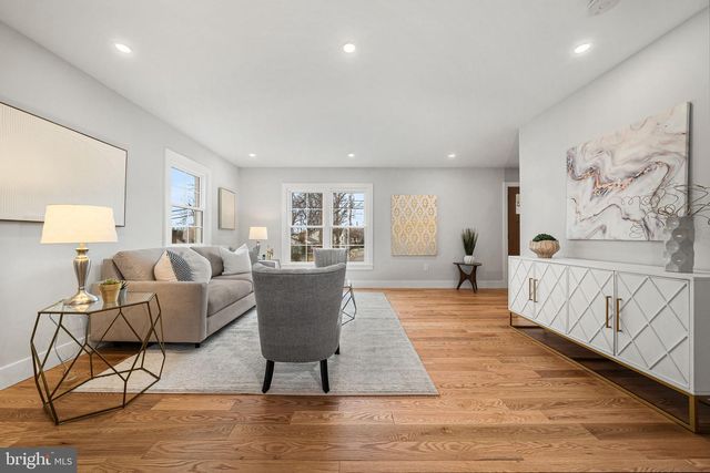 437 GLYNDON ST NE, Vienna, VA 22180