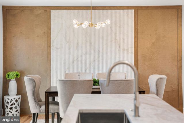 437 GLYNDON ST NE, Vienna, VA 22180