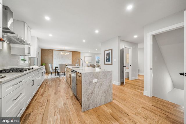 437 GLYNDON ST NE, Vienna, VA 22180