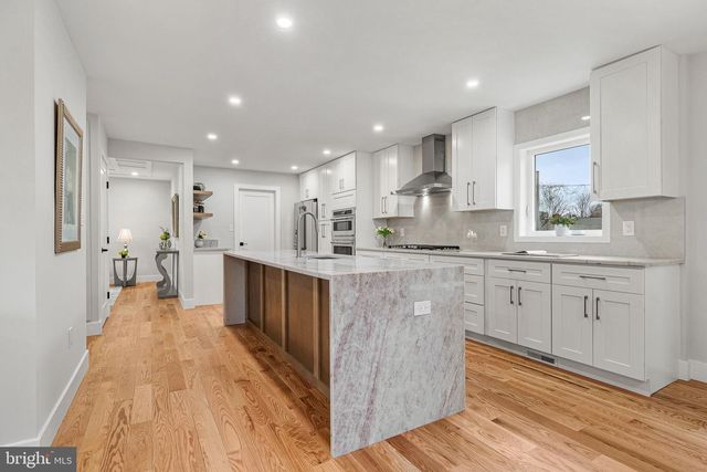 437 GLYNDON ST NE, Vienna, VA 22180