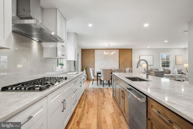 437 GLYNDON ST NE, Vienna, VA 22180