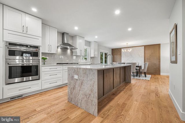 437 GLYNDON ST NE, Vienna, VA 22180