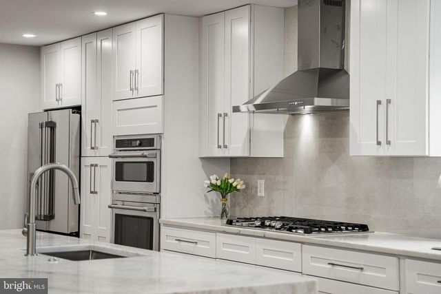 437 GLYNDON ST NE, Vienna, VA 22180