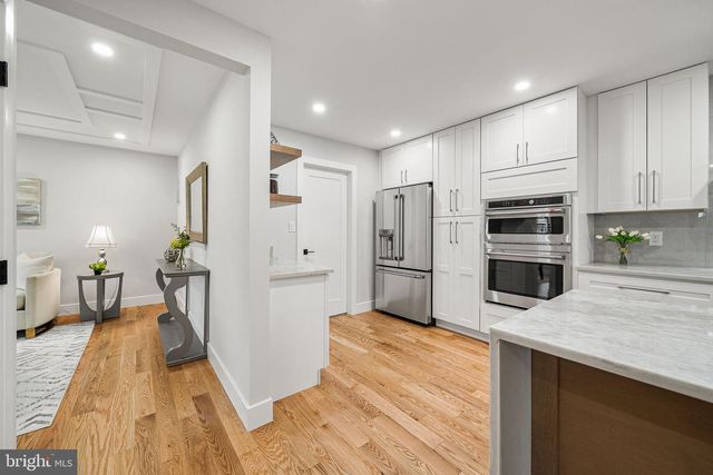 437 GLYNDON ST NE, Vienna, VA 22180