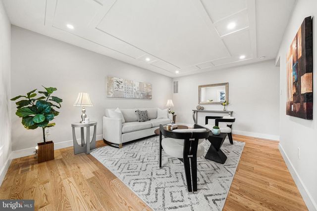 437 GLYNDON ST NE, Vienna, VA 22180