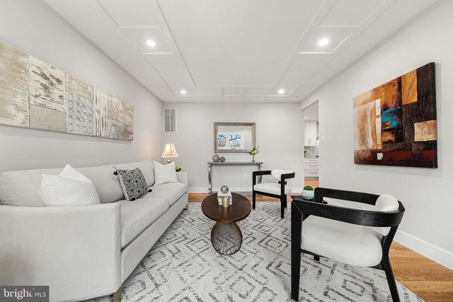 437 GLYNDON ST NE, Vienna, VA 22180