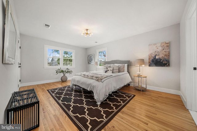 437 GLYNDON ST NE, Vienna, VA 22180