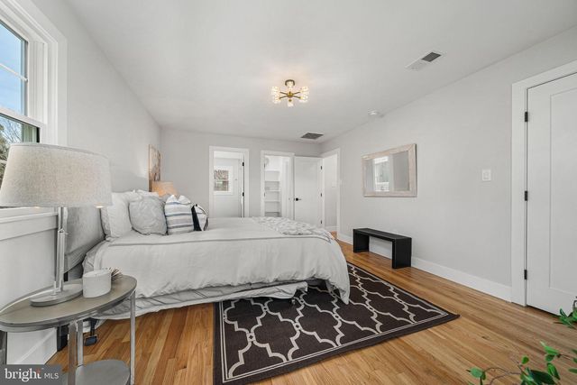 437 GLYNDON ST NE, Vienna, VA 22180