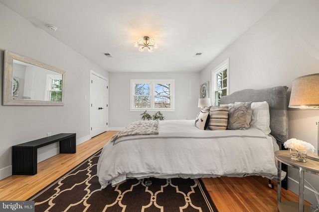 437 GLYNDON ST NE, Vienna, VA 22180