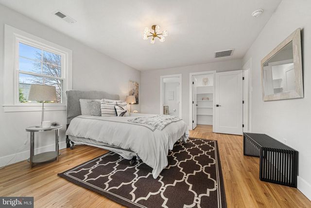 437 GLYNDON ST NE, Vienna, VA 22180