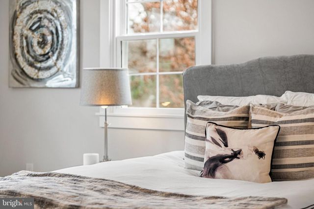 437 GLYNDON ST NE, Vienna, VA 22180