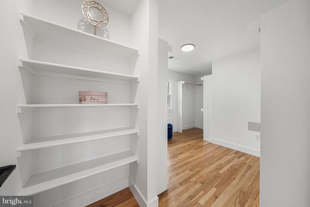 437 GLYNDON ST NE, Vienna, VA 22180