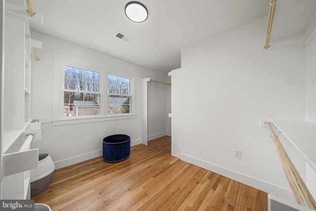 437 GLYNDON ST NE, Vienna, VA 22180