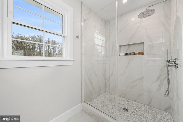 437 GLYNDON ST NE, Vienna, VA 22180