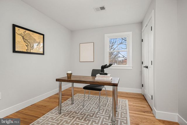 437 GLYNDON ST NE, Vienna, VA 22180